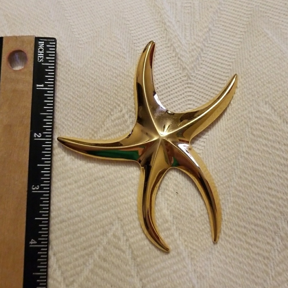 MONET VINTAGE BROOCH